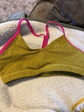 Heather fleo reinette gold bra with Pink Trim